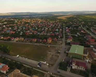 Comuna din România care se dezvoltă rapid și atrage cele mai multe investiții în construcții. Populația ar putea ajunge la 100.000 de persoane