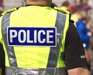 Un ofițer britanic de la serviciul de imigrări s-a dovedit a fi chiar el un migrant care a intrat ilegal în Regatul Unit