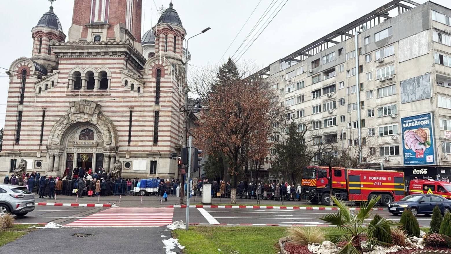 Pompierii prahoveni, la datorie, de Bobotează. Echipajele ISU, mobilizate la Catedrală și Mănăstirea Ghighiu