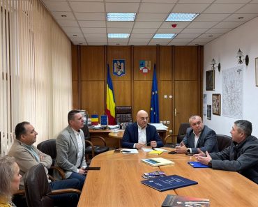 Prefectul Daniel Nicodim vine în sprijinul Primăriei Lapoș – instituție în care lucrează un singur angajat! Prefectul Daniel Nicodim vine în sprijinul Primăriei Lapoș – instituție în care lucrează un singur angajat!