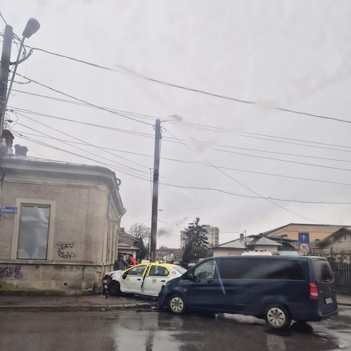 Accident in Ploiesti, la intersectia strazilor Spitalului si Nucilor