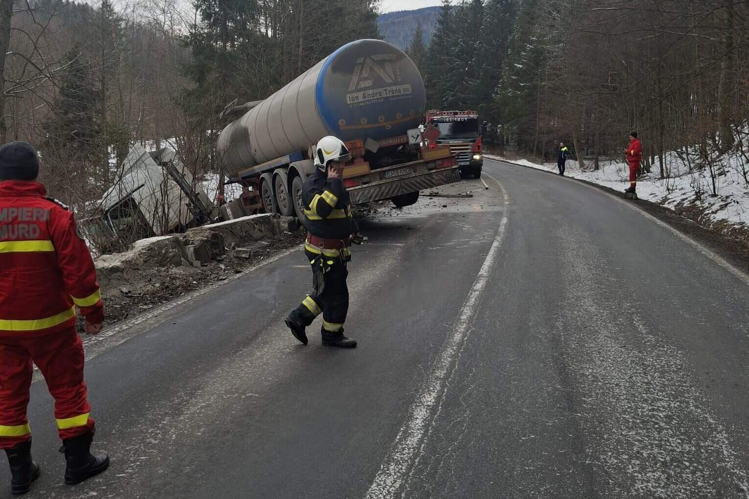 Cisternă implicată într-un accident pe DN 1A, între Măneciu și Cheia. Cum se circulă