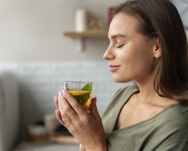 Băutura simplă care poate proteja inima, creierul și organismul. Ce spun studiile despre efectele consumului zilnic