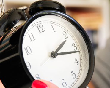 Ora de vară 2026: Data de la care ceasurile se dau înainte și se întunecă mai târziu