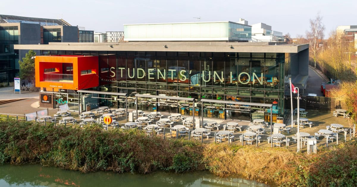 Anchetă în Marea Britanie. Un deputat susține că studenți români ar fi implicați în fraudarea sistemului de împrumuturi universitare