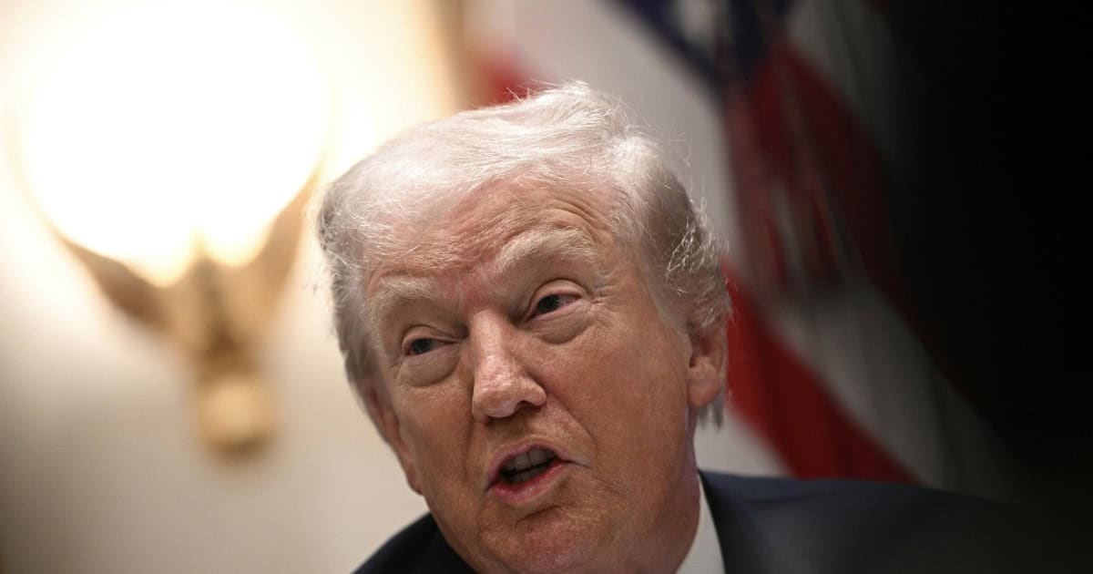 Donald Trump interzice Rusiei și altor patru țări să încheie acorduri petroliere cu Venezuela. Prima reacție de la Kremlin