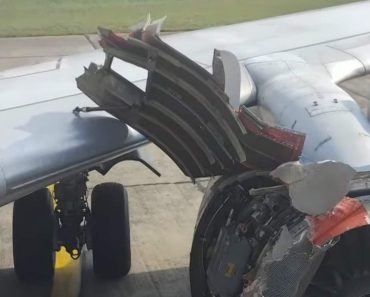 Motorul unui avion a explodat în timpul zborului. Pasagerii au filmat imagini tulburătoare Motorul unui avion a explodat în timpul zborului. Pasagerii au filmat imagini tulburătoare