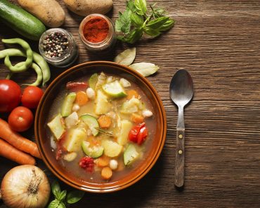 Cum pregătesc gospodinele din Turcia o mâncare delicioasă din dovlecei. Este o rețetă simplă care merită încercată