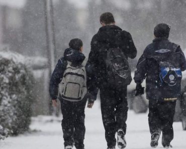 Școli închise din cauza ninsorilor abundente! Unde nu se fac cursuri mâine, 18 februarie