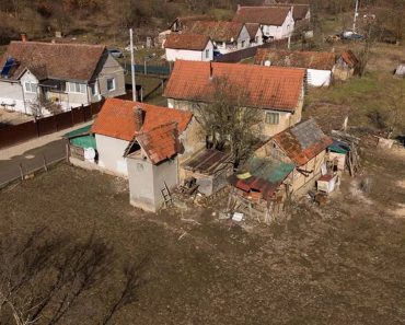 Localitatea superbă din România unde poți cumpăra o casă cu doar 10.000 de euro. Terenul are 284 de metri pătrați, iar prețul este cel mai mic din zonă