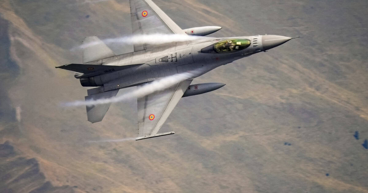 Miruță: Patru piloţi de F-16 trimişi la pregătire în SUA au primit 575.000 de dolari pentru închiriere de maşini. Ce a făcut ministrul