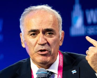 „Aveți ordin să trageți dacă Putin trece granița?”. Gari Kasparov a numit singurul lucru care-l oprește pe dictator să atace Europa