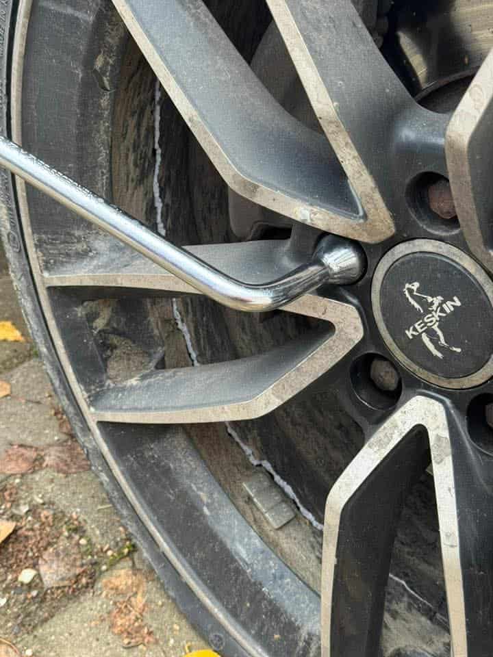 Groapa din Ploiești, din zona Hipodromului, creează isterie pe Facebook și Tiktok : Zeci de șoferi și-au rupt mașinile