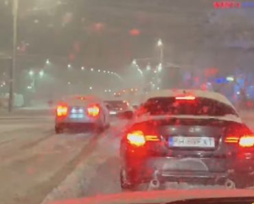 HAOS ÎN PLOIEȘTI! Trafic blocat pe podul de la Vest. Mașinile derapează la greu, în tot orașul!