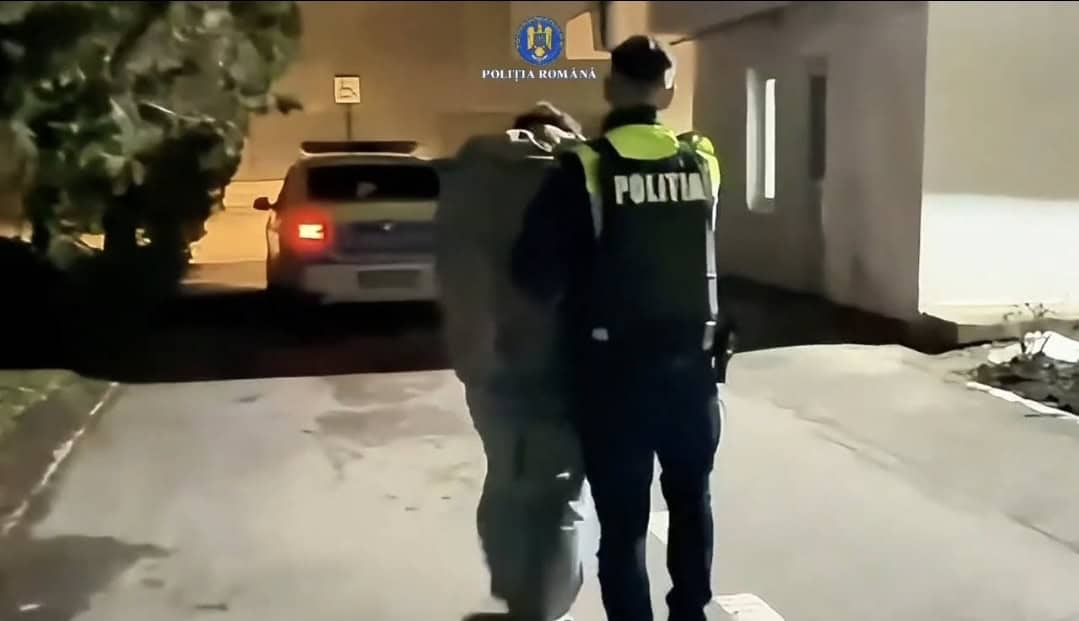 Adolescenta de 15 ani care a înjunghiat o colegă în Ploiești a primit arest la domiciliu