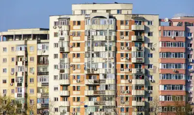 Experții dezvăluie criza fără precedent care lovește industria imobiliarelor: Urmează falimente pe bandă rulantă!