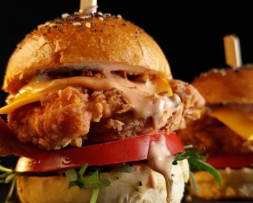 Burger de pui – Rețeta savuroasă de casă
