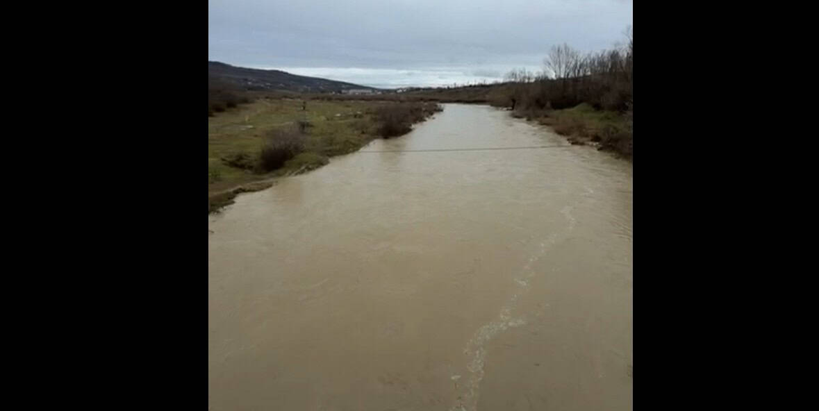 VIDEO: S-au umflat râurile din Prahova. Pompierii, în alertă. COD ROȘU pentru două localități VIDEO: S-au umflat râurile din Prahova. Pompierii, în alertă. COD ROȘU pentru două localități