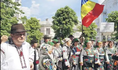 Drept „mulțumire” pentru milioanele de euro primite de la români, Zelenski închide școlile românești din Ucraina