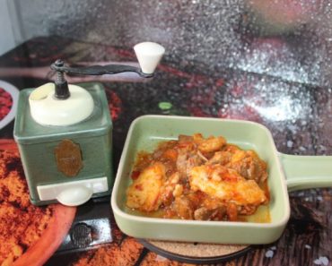 Reteta de papricas din carne de vitel cu galuste din faina Reteta de papricas din carne de vitel cu galuste din faina