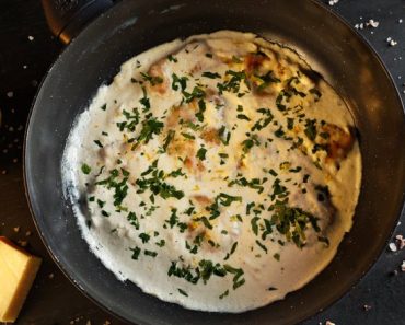 Pui cu sos de lămâie și parmezan – Rețeta plină de savoare Pui cu sos de lămâie și parmezan – Rețeta plină de savoare