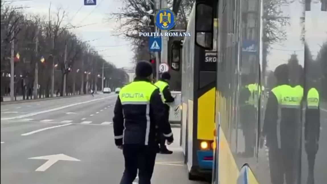 VIDEO: Troleibuzele din Ploiești, oprite de Poliția Rutieră. N-au ITP și au fost lăsate fără talon!!