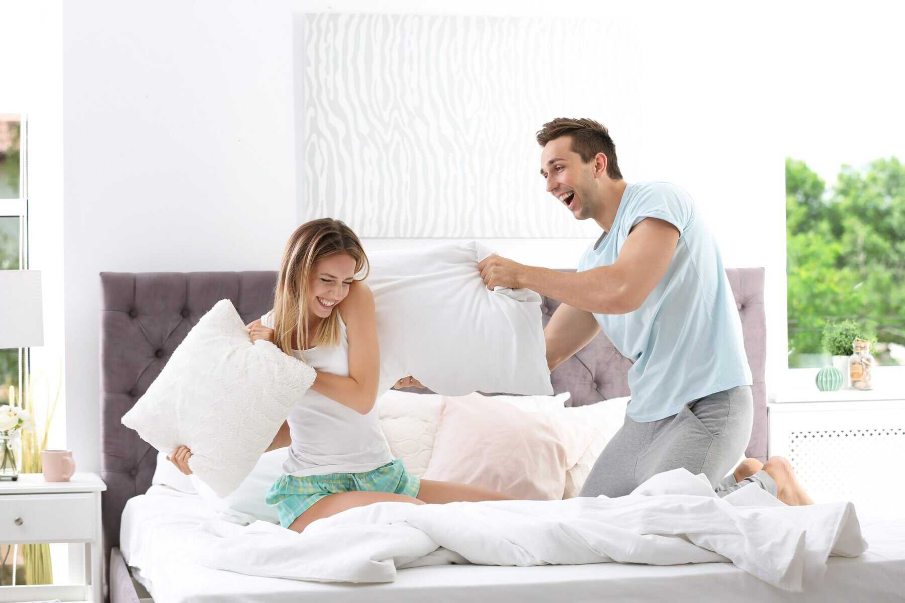 Trucul simplu care îți curăță pernele în profunzime de bacterii și elimină mirosurile neplăcute. Soluția naturală recomandată de specialiști pentru un somn mai sănătos Trucul simplu care îți curăță pernele în profunzime de bacterii și elimină mirosurile neplăcute. Soluția naturală recomandată de specialiști pentru un somn mai sănătos
