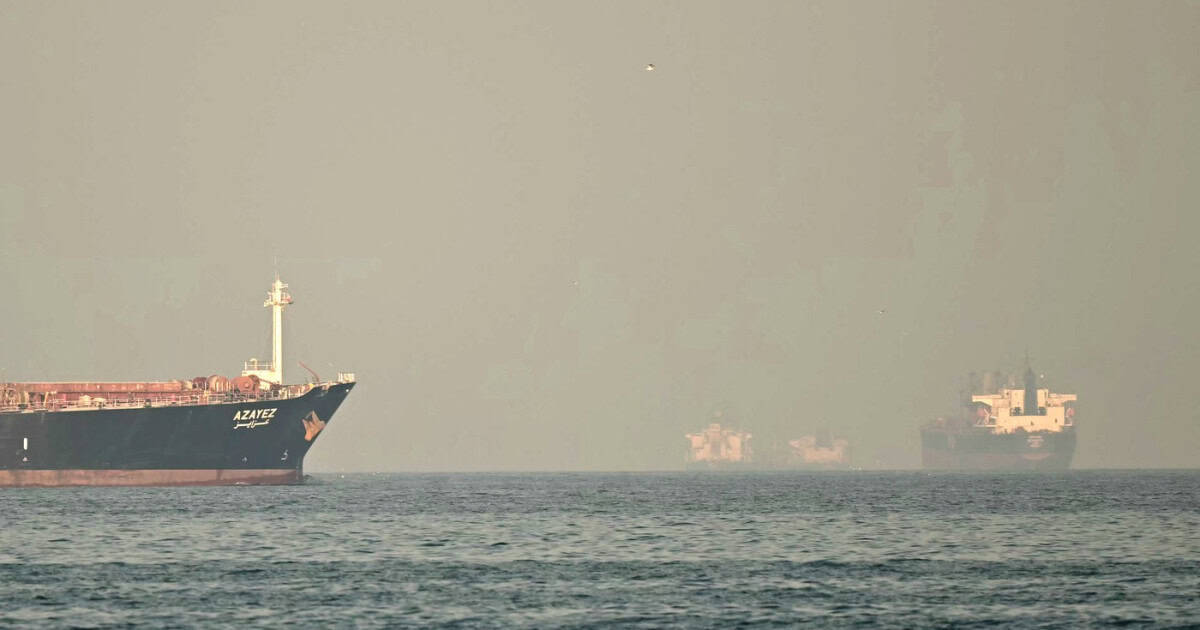 Blocaj în Strâmtoarea Ormuz: Mari armatori și companii petroliere opresc navele cu țiței și GNL după atacurile din Iran