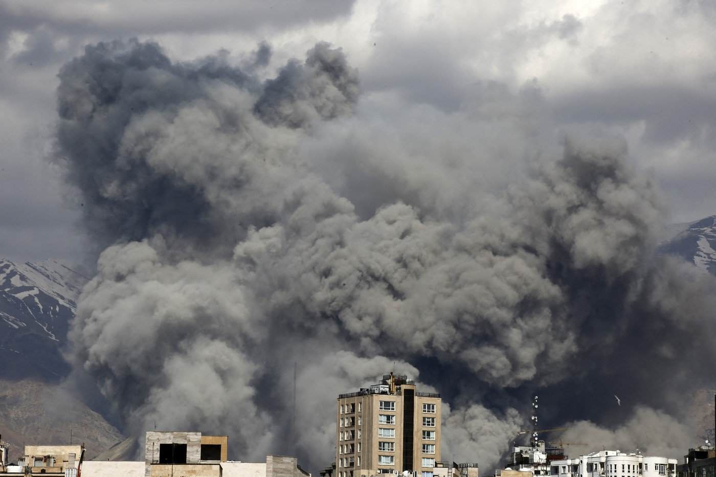 Trump: Vom continua cu „forță maximă” până la îndeplinirea misiunii. SUA au lovit peste 1.000 de ținte iraniene