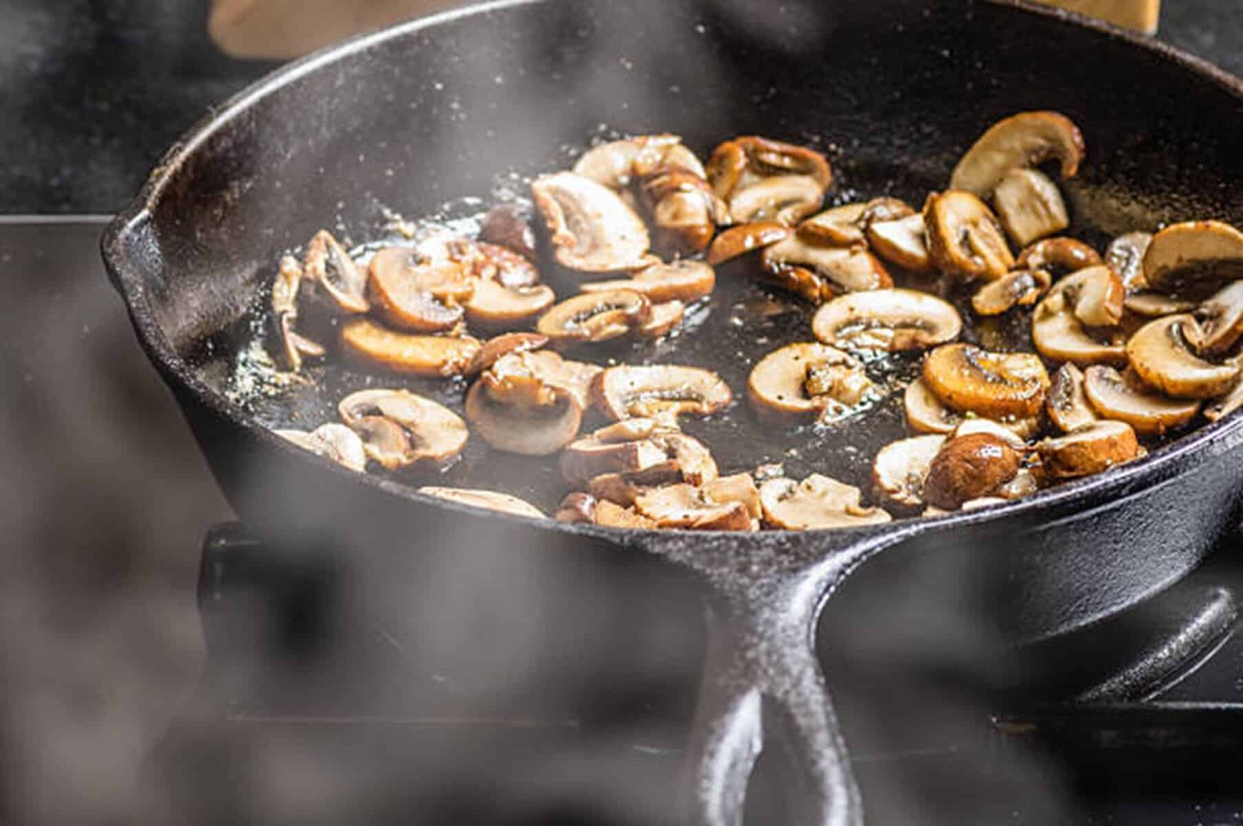 Mâncare de ciuperci cu măsline: rețeta simplă și delicioasă pentru Postul Paștelui