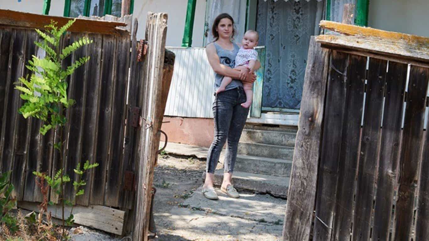 România, ţara mamelor-copil! Povestea dureroasă a Mariei, care a născut la 15 ani: „Am simţit că viaţa mea s-a terminat”