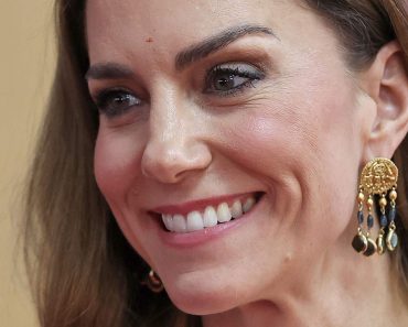 Imaginile cu picioarele prințesei Kate Middleton au devenit virale. De ce a fost aspru criticată