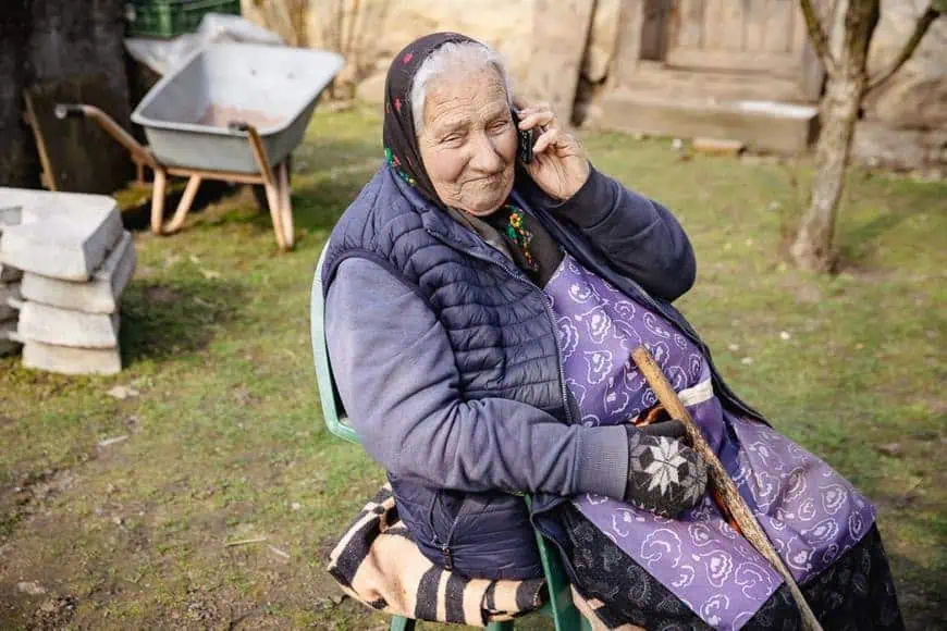 Ce spune mama lui Ilie Bolojan despre fiul său: „Merea la vaci cu cartea-n brâncă. El orișiunde s-o dus cu cartea”