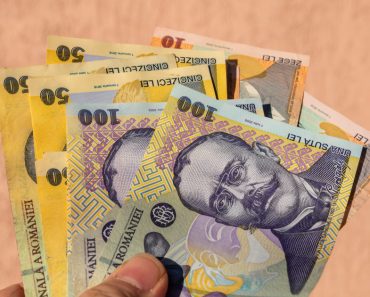 Cât este indemnizația de însoțitor în 2026: Ajutorul acordat celor care nu se pot îngriji singuri