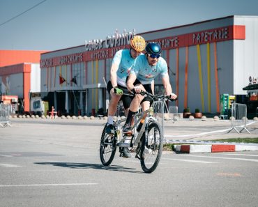 Premieră la Clubul Sportiv Petrolul. A fost reprezentat de un tandem special
