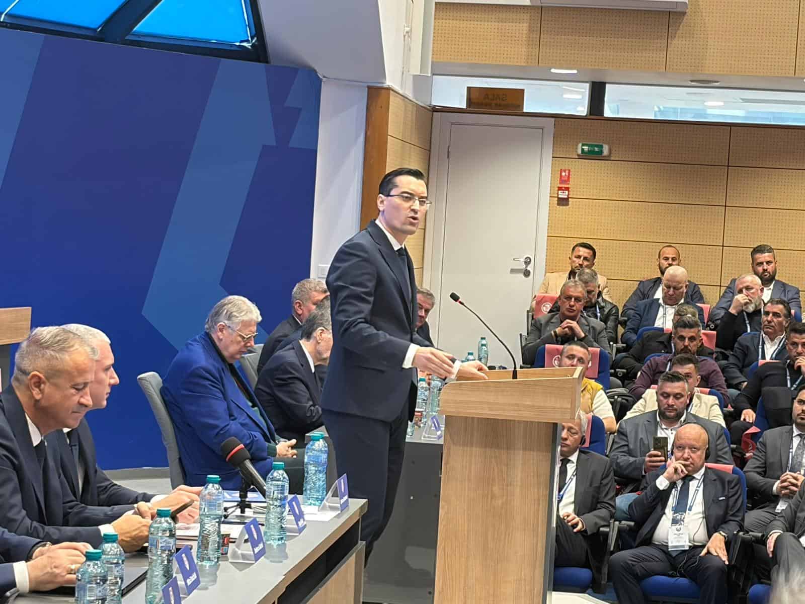 S-a oficializat noua și vechea conducere a fotbalului românesc. Burleanu reales a 4-a oară! S-a oficializat noua și vechea conducere a fotbalului românesc. Burleanu reales a 4-a oară!