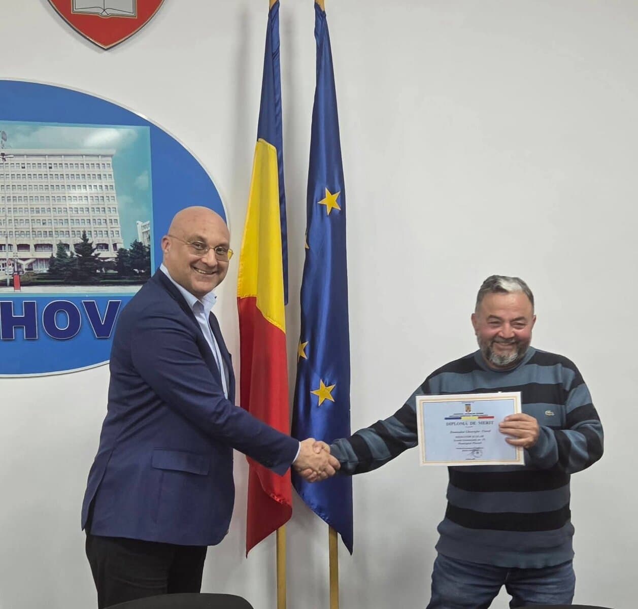 Prefectul Daniel Nicodim: mai mult sprijin pentru educația copiilor romi și integrarea comunităților din Prahova