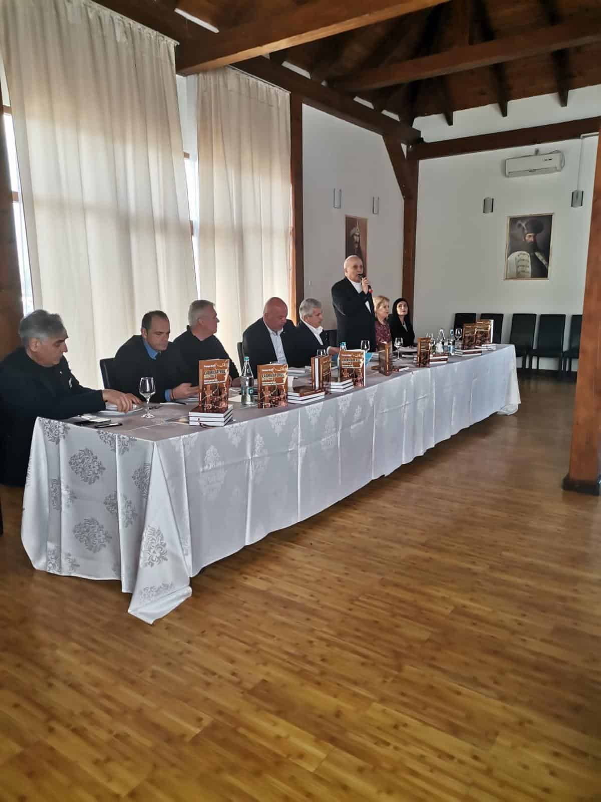 Lansare de carte despre Cadrilater, vinuri „Paralela 45-Nord” și acord româno-italian la Popasul Voievozilor din Gherghița