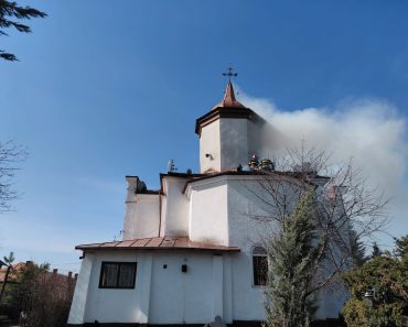 VIDEO: Imagini de la incendiul care a cuprins biserica din Puchenii Moșneni