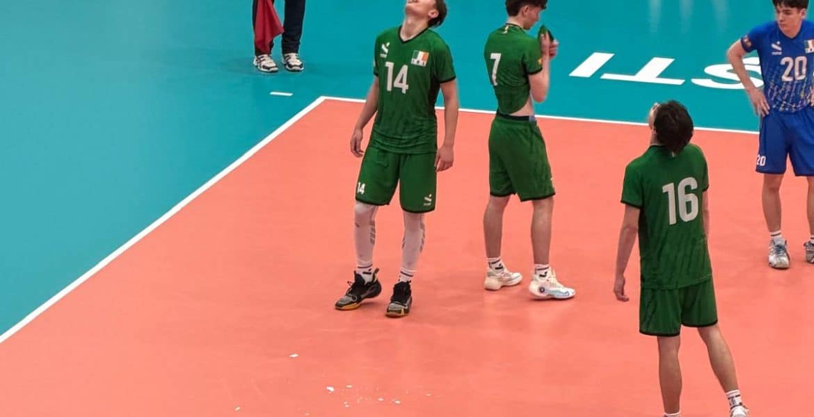 ALERTĂ LA SALA SPORTURILOR: Tencuială căzută în capul unui jucător la meciul România – Irlanda U18