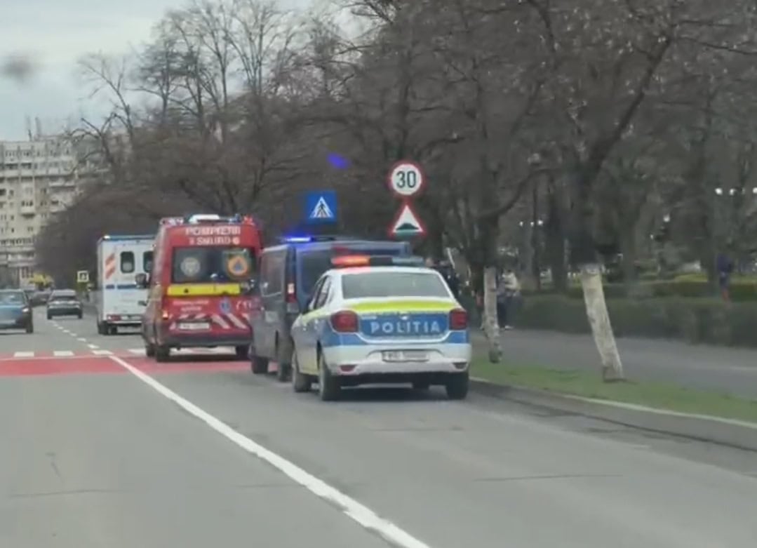 Accident în Ploiești, pe Bd. Republicii. Un copil și bunica lui, loviți de mașină, pe trecere. Șoferul vinovat are 84 ani