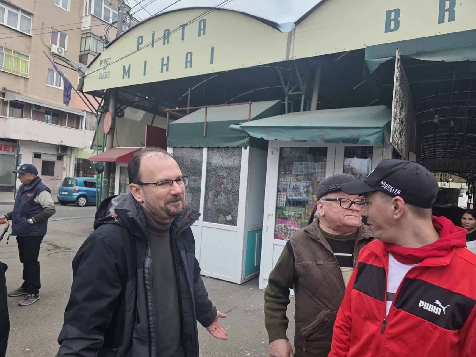 VIDEO: Primarul Polițeanu, în cartierul Mihai Bravu: Gropi, mizerie, lipsa siguranței. Reacția ploieștenilor la LIVE-ul phonline.ro