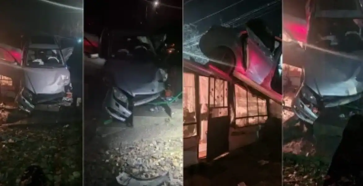 FOTO Accident spectaculos în Prahova. O mașină a ajuns pe acoperișul unei case