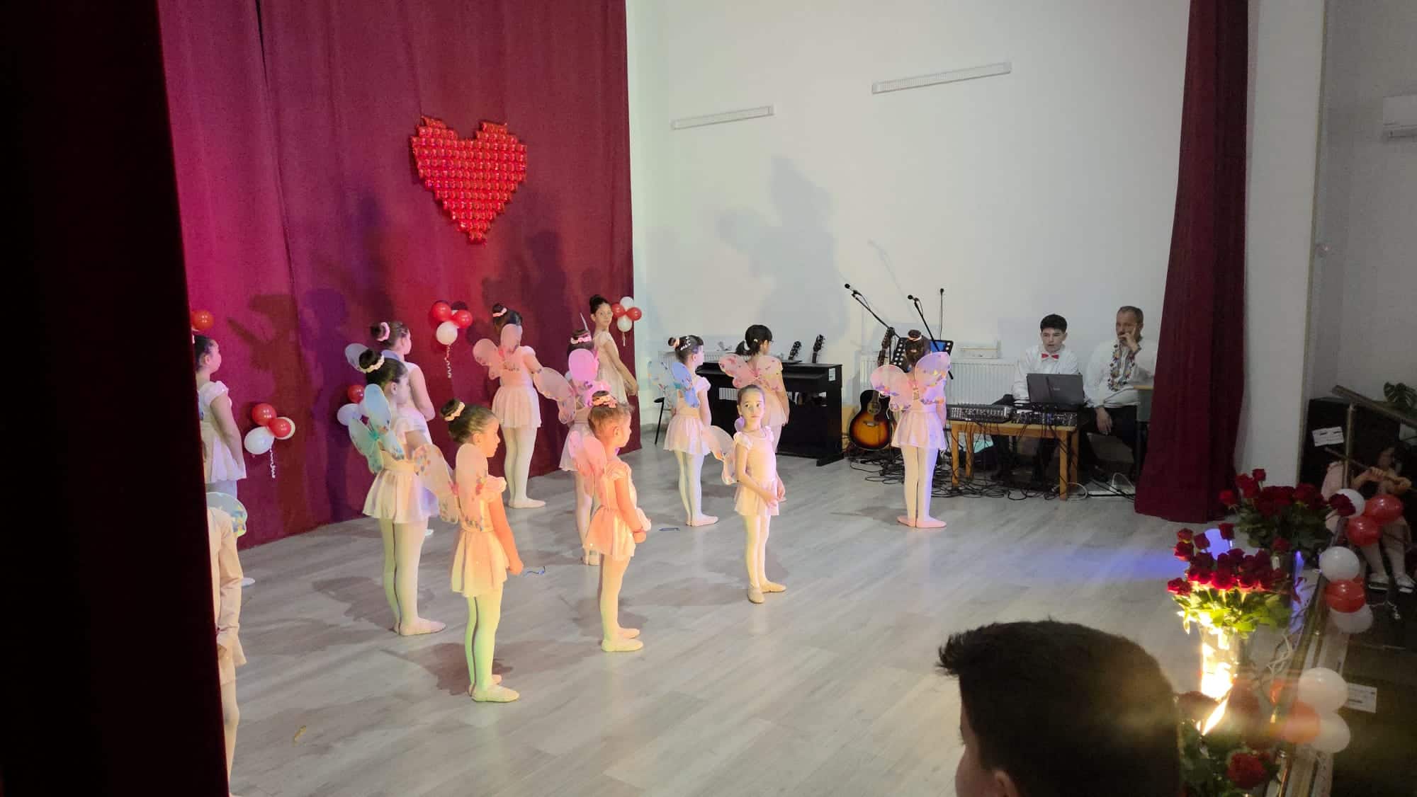FOTO: Serbările primăverii la Ariceștii Rahtivani FOTO: Serbările primăverii la Ariceștii Rahtivani