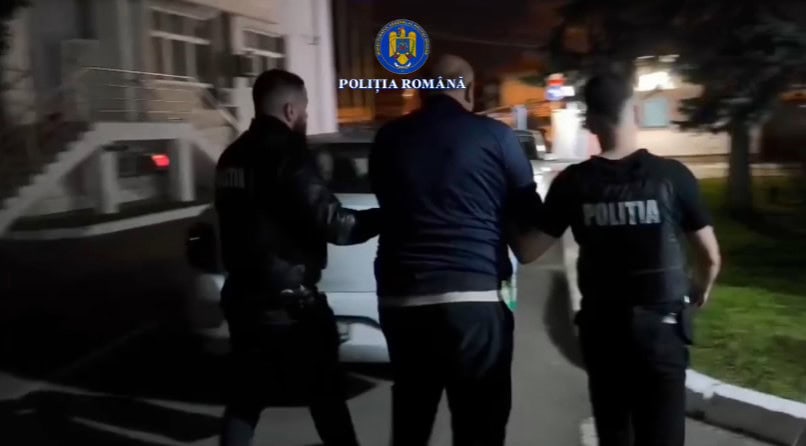 VIDEO: Patru bărbați reținuți după poluarea pârâului Dâmbu cu substanțe periculoase