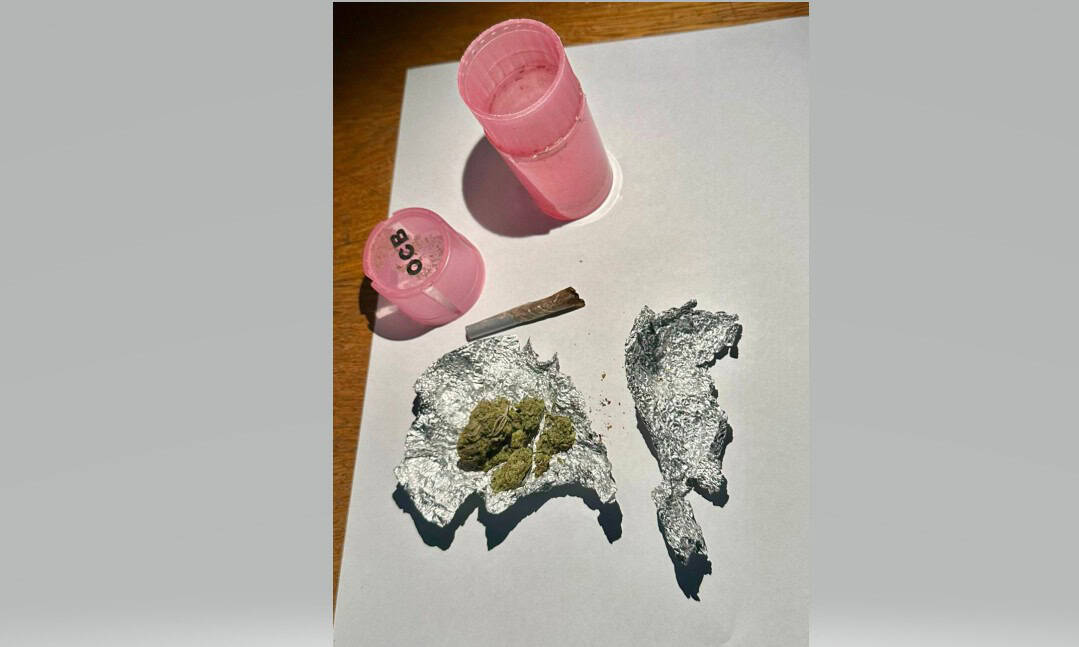 Tânăr fugărit prin centrul Ploieștiului de jandarmi. Avea un joint de marijuana a vrut să scape Tânăr fugărit prin centrul Ploieștiului de jandarmi. Avea un joint de marijuana a vrut să scape