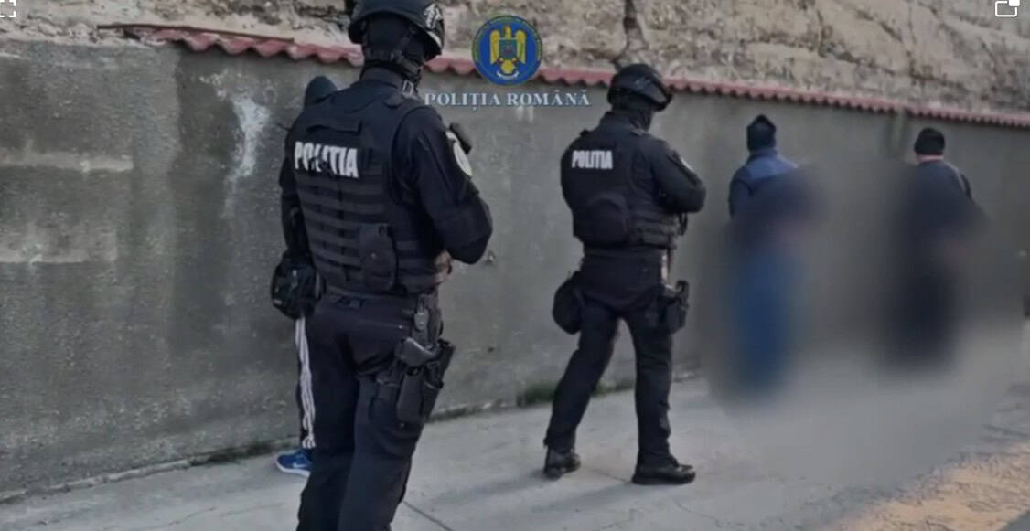 VIDEO: Percheziții pentru deversare de substanțe periculoase în Dâmbu. Două firme implicate