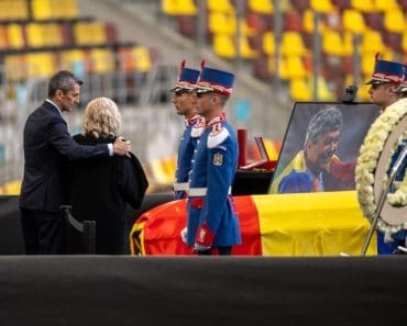 Ți se rupe sufletul! Ce gest a făcut Răzvan Lucescu în noaptea de dinaintea înmormântării