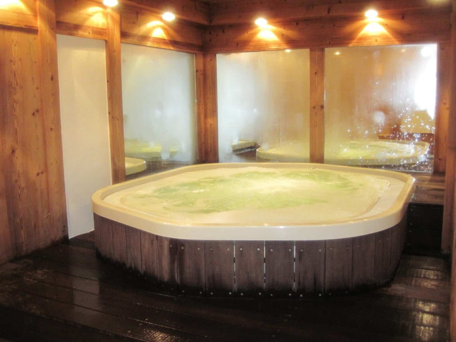 Tragedie într-un hotel din Italia! Un băiat de 12 ani a murit după ce a fost aspirat de filtrul unui jacuzzi