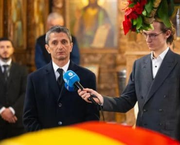 „Sper din toată inima ca el să fie fericit”. Discursul sfâșietor al lui Răzvan Lucescu la înmormântarea tatălui său